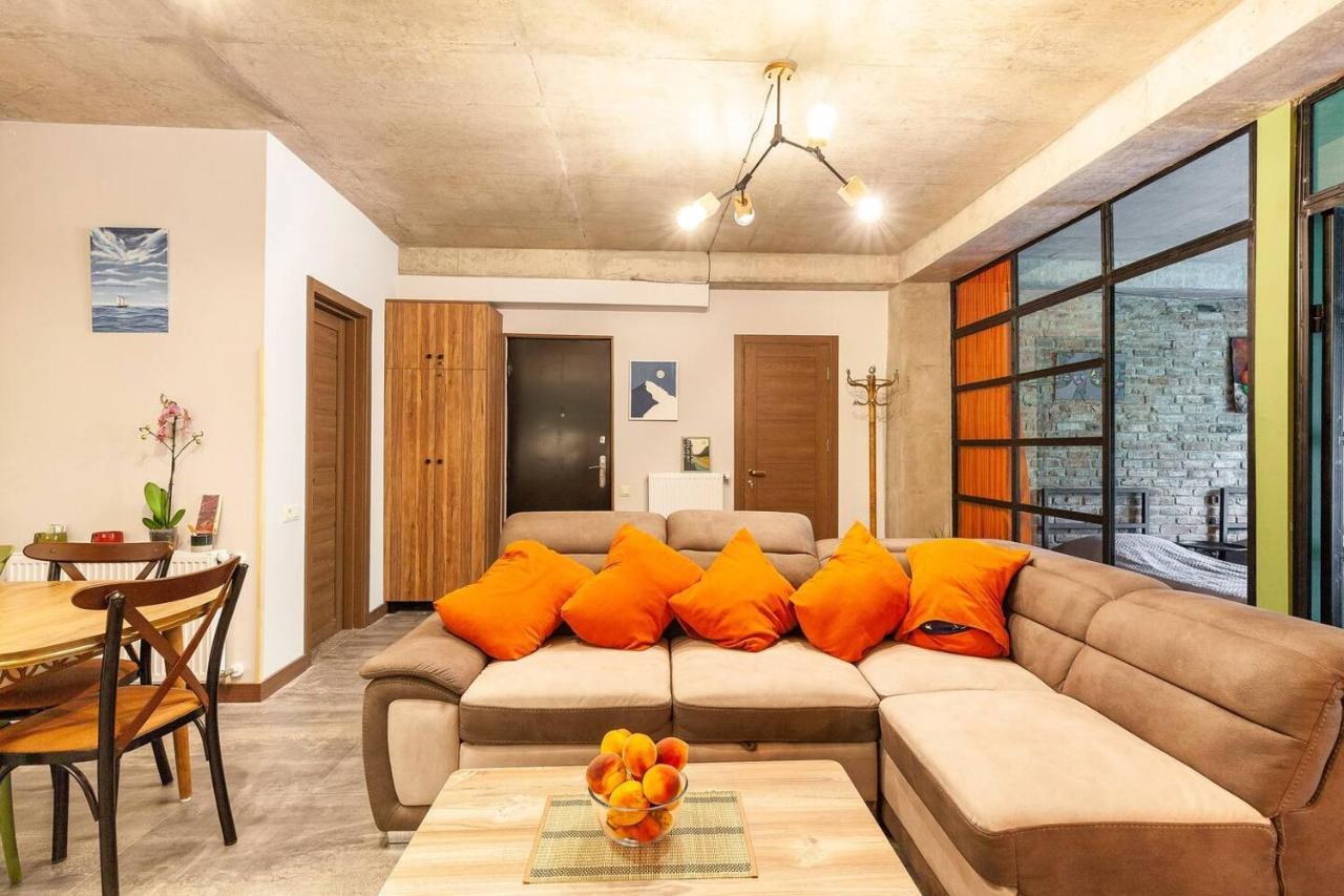 Veli Group Apartment Near White Bridge ° Koetaisi Buitenkant foto