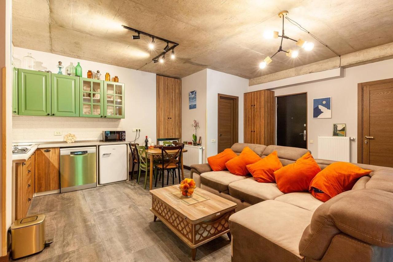 Veli Group Apartment Near White Bridge ° Koetaisi Buitenkant foto