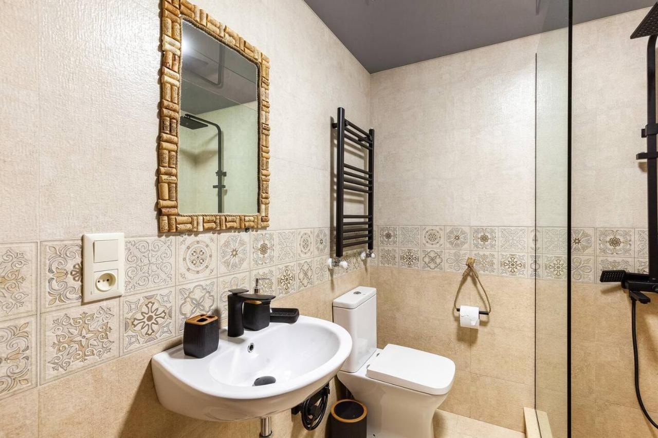 Veli Group Apartment Near White Bridge ° Koetaisi Buitenkant foto